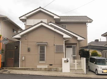 岡田店　葺き替え　耐衝撃性　耐候性　塗装　剥がれ　藻　重心　細かいところも丁寧にしっかりと作業を行ない、不安を取り除く。